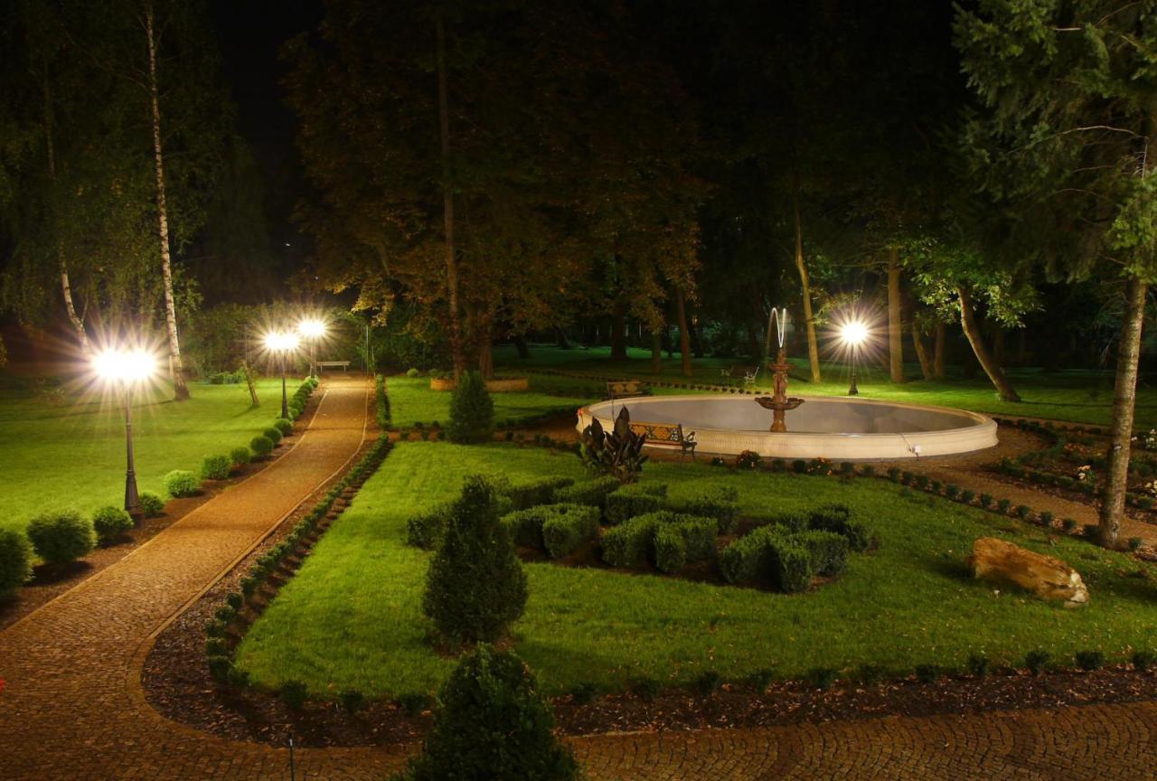 Villa Park Opole Extérieur photo